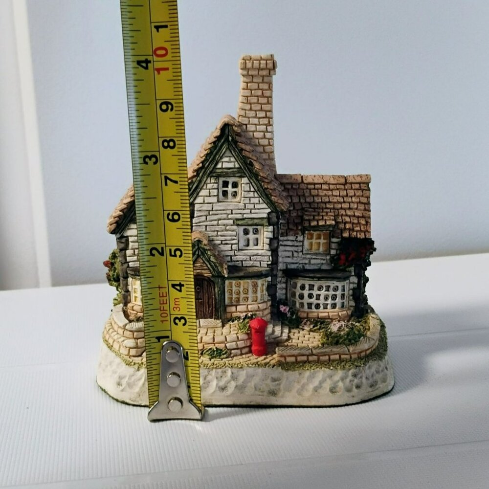David Winter Cottage, The Post Office, English Village 1993 Collectible Figurine - Picture 6 of 7